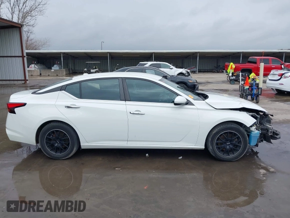 2020 Nissan Altima S with VIN 1N4BL4BVXLC139349, listed as a IAAI auction lot 41503655 with 110,058 mi miles and . Bid and sale history available at DreamBid. Image 14.