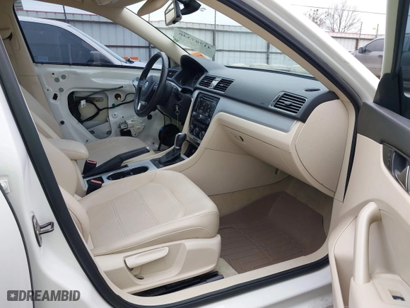 2013 Volkswagen Passat TDI SE with VIN 1VWBN7A34DC075197, listed as a IAAI auction lot 41707346 with 188,685 mi miles. Bid and sale history available at carsss.com. Image 5.