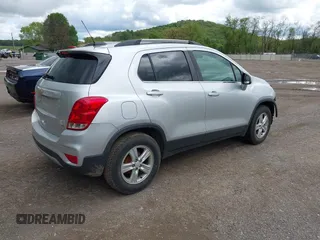 2019 Chevrolet Trax LT z VIN 3GNCJLSB4KL256651, wystawiony jako IAAI lot #42179904 z przebiegiem 132 143 mil mil oraz . Historia ofert i sprzedaży dostępna na DreamBid. Obrazek 4.