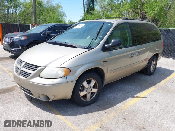 2005 Dodge Caravan SXT with VIN 2D4GP44L35R354679, listed as a IAAI auction lot 42086549 with 225,428 mi miles. Bid and sale history available at carsss.com. Image 2.