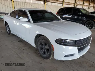 2015 Dodge Charger SXT z VIN 2C3CDXHG1FH753590, wystawiony jako Copart lot #52413725 z przebiegiem 96 409 mil mil oraz Szkoda całkowita • Salvage title. Historia ofert i sprzedaży dostępna na DreamBid. Obrazek 4.