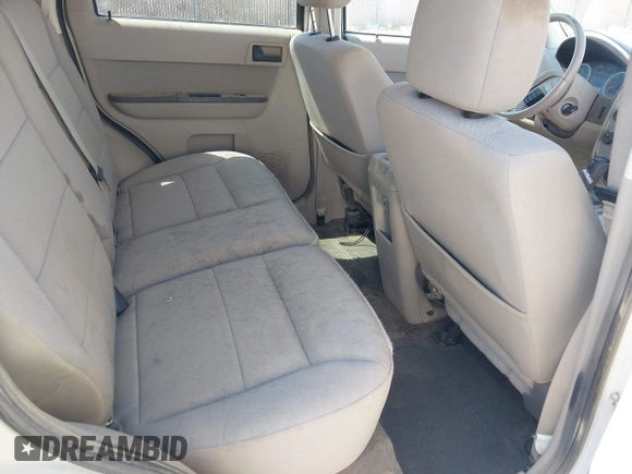 2011 Ford Escape XLT z VIN 1FMCU9DGXBKA93027, wystawiony jako IAAI lot #42712059 z przebiegiem 121 820 mil mil oraz . Historia ofert i sprzedaży dostępna na DreamBid. Obrazek 8.