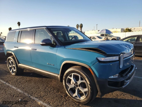 2023 Rivian R1S Adventure with VIN 7PDSGBBA7PN024128, listed as a Copart auction lot 81747104 with 8,444 mi miles and Salvage Title. Bid and sale history available at carsss.com. Image 4.