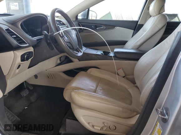 2016 Lincoln MKX Reserve z VIN 2LMTJ6LP3GBL61852, wystawiony jako Copart lot #47401795 z przebiegiem Nie podano mil oraz Szkoda całkowita • Salvage title. Historia ofert i sprzedaży dostępna na DreamBid. Obrazek 7.