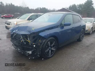 2023 BMW iX xDrive50 z VIN WB523CF08PCM23678, wystawiony jako IAAI lot #41930985 z przebiegiem 19 040 mil mil oraz . Historia ofert i sprzedaży dostępna na DreamBid. Obrazek 20.