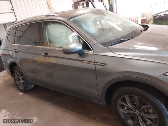 2022 Volkswagen Tiguan SE with VIN 3VV2B7AX5NM165068, listed as a IAAI auction lot 41520963 with 24,829 mi miles. Bid and sale history available at carsss.com. Image 13.