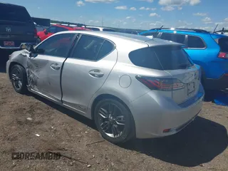 2012 Lexus CT 200h z VIN JTHKD5BH4C2095618, wystawiony jako IAAI lot #42167936 z przebiegiem 80 019 mil mil oraz . Historia ofert i sprzedaży dostępna na DreamBid. Obrazek 3.