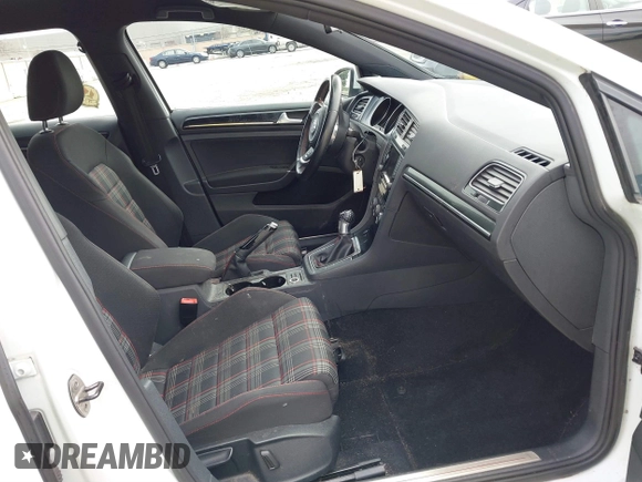 2015 Volkswagen Golf GTI SE with VIN 3VW5T7AU8FM086572, listed as a IAAI auction lot 41708044 with 186,150 mi miles. Bid and sale history available at carsss.com. Image 5.