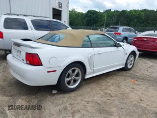2004 Ford Mustang Deluxe z VIN 1FAFP44644F193077, wystawiony jako IAAI lot #42455984 z przebiegiem 138 265 mil mil oraz . Historia ofert i sprzedaży dostępna na DreamBid. Obrazek 4.