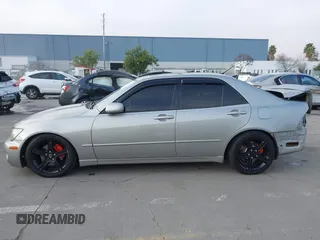 2001 Lexus IS 300 with VIN JTHBD182610018639, listed as a IAAI auction lot 41355976 with 116,575 mi miles. Bid and sale history available at carsss.com. Image 15.