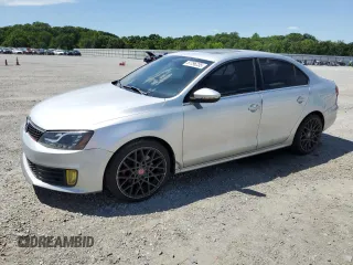 2015 Volkswagen Jetta GLI SE z VIN 3VW4S7AJ3FM306589, wystawiony jako Copart lot #57796235 z przebiegiem 186 176 mil mil oraz Czysty tytuł • Clean title. Historia ofert i sprzedaży dostępna na DreamBid. Obrazek 1.