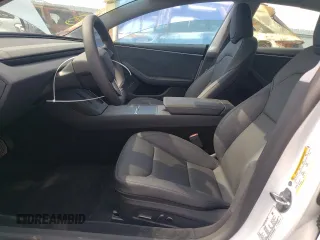2025 Tesla Model 3 Long Range z VIN 5YJ3E1EB1SF962360, wystawiony jako Copart lot #54586115 z przebiegiem 391 mil mil oraz Szkoda całkowita • Salvage title. Historia ofert i sprzedaży dostępna na DreamBid. Obrazek 7.