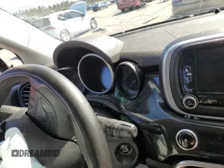 2017 FIAT 500X Lounge z VIN ZFBCFYDB8HP613138, wystawiony jako Copart lot #54349705 z przebiegiem Nie podano mil oraz Szkoda całkowita • Salvage title. Historia ofert i sprzedaży dostępna na DreamBid. Obrazek 9.