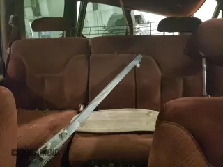 1995 Chevrolet Tahoe z VIN 1GNEK13KXSJ427631, wystawiony jako Copart lot #52624475 z przebiegiem 228 492 mil mil oraz Nie do naprawy. Historia ofert i sprzedaży dostępna na DreamBid. Obrazek 10.
