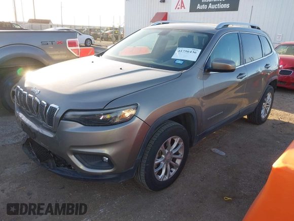2019 Jeep Cherokee Latitude with VIN 1C4PJMCX7KD127657, listed as a IAAI auction lot 41756436 with 117,483 mi miles. Bid and sale history available at carsss.com. Image 2.