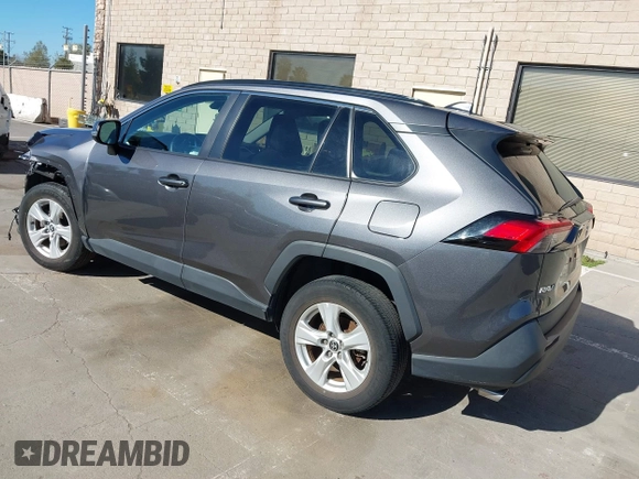 2021 Toyota RAV4 XLE with VIN 2T3W1RFV0MC152913, listed as a IAAI auction lot 41871718 with 17,037 mi miles. Bid and sale history available at carsss.com. Image 3.