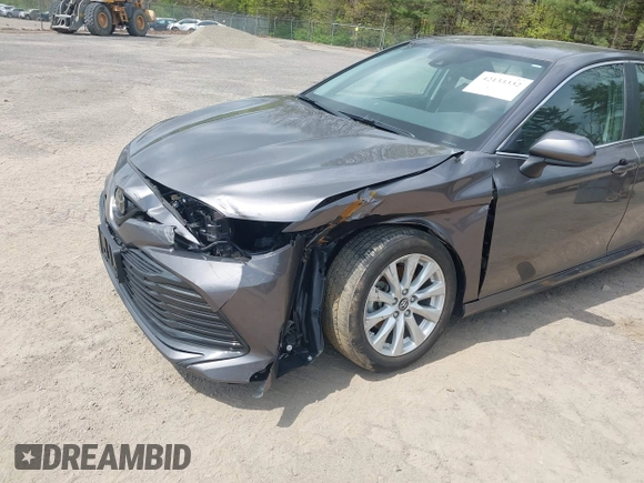 2019 Toyota Camry LE with VIN 4T1B11HK9KU229110, listed as a IAAI auction lot 42133332 with 17,541 mi miles and . Bid and sale history available at DreamBid. Image 6.