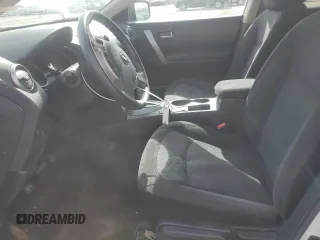2015 Nissan Rogue S z VIN JN8AS5MV6FW770957, wystawiony jako Copart lot #50017395 z przebiegiem 141 834 mil mil oraz Szkody całkowita. Historia ofert i sprzedaży dostępna na DreamBid. Obrazek 7.