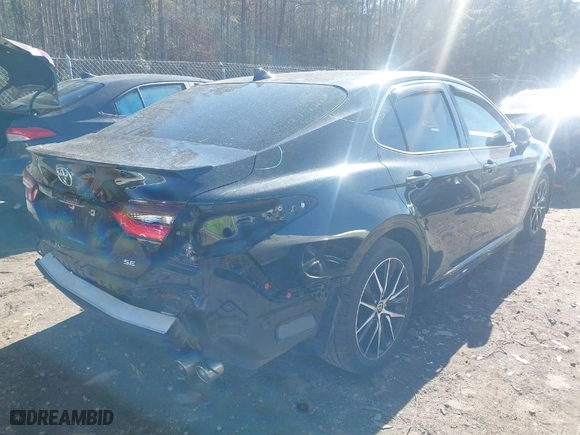 2021 Toyota Camry SE Nightshade with VIN 4T1G11AKXMU435555, listed as a IAAI auction lot 41444805 with 68,288 mi miles. Bid and sale history available at carsss.com. Image 4.