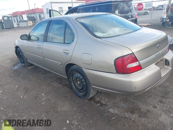 2001 Nissan Altima GXE with VIN 1N4DL01DX1C213778, listed as a IAAI auction lot 41230878 with 204,003 mi miles. Bid and sale history available at carsss.com. Image 3.