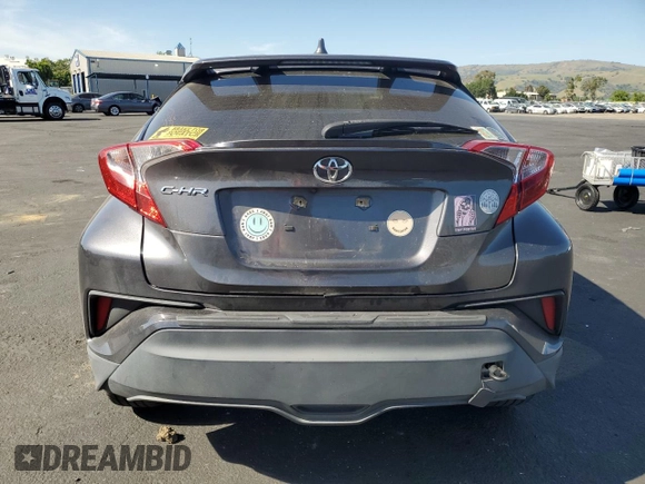 2019 Toyota C-HR XLE z VIN JTNKHMBX7K1050860, wystawiony jako Copart lot #55967135 z przebiegiem 60 330 mil mil oraz Szkoda całkowita • Salvage title. Historia ofert i sprzedaży dostępna na DreamBid. Obrazek 6.