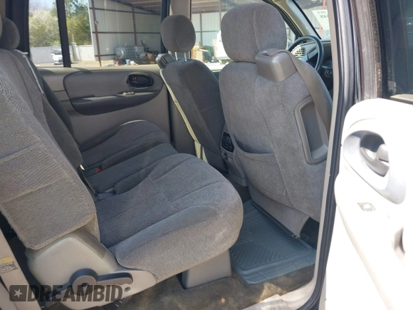 2004 Chevrolet TrailBlazer EXT LT with VIN 1GNET16S046124176, listed as a IAAI auction lot 41784048 with 186,297 mi miles. Bid and sale history available at carsss.com. Image 8.