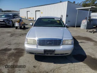 2000 Ford Crown Victoria Police Police Interceptor with VIN 2FAFP71W4YX119755, listed as a Copart auction lot 68950904 with 208,260 mi miles and Salvage Title. Bid and sale history available at carsss.com. Image 5.