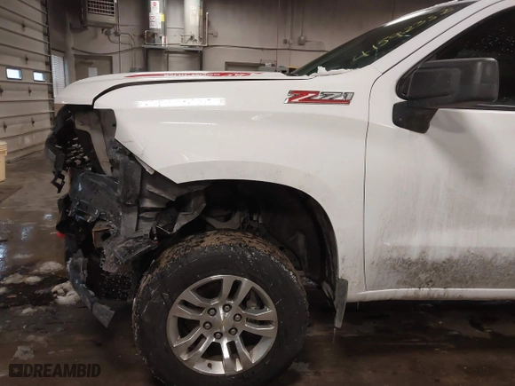2019 Chevrolet Silverado 1500 Custom Trail Boss with VIN 3GCPYCEF6KG250539, listed as a IAAI auction lot 41592352 with 135,612 mi miles. Bid and sale history available at carsss.com. Image 17.