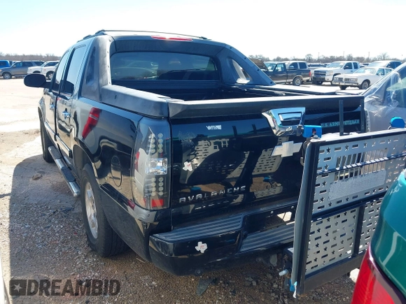 2008 Chevrolet Avalanche LTZ z VIN 3GNEC12018G291364, wystawiony jako IAAI lot #41741861 z przebiegiem 220 181 mil mil oraz . Historia ofert i sprzedaży dostępna na DreamBid. Obrazek 3.
