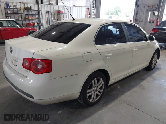 2007 Volkswagen Jetta Wolfsburg Edition with VIN 3VWEF71K57M183834, listed as a IAAI auction lot 42642370 with 201,697 mi miles and . Bid and sale history available at DreamBid. Image 4.