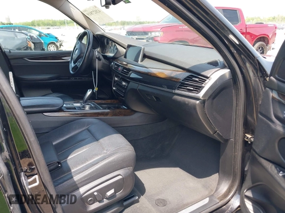 2015 BMW X5 sDrive35i with VIN 5UXKR2C50F0H39042, listed as a IAAI auction lot 42027819 with 152,239 mi miles. Bid and sale history available at carsss.com. Image 5.