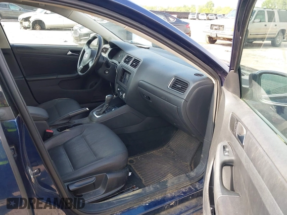 2011 Volkswagen Jetta SE with VIN 3VWDZ7AJ4BM324511, listed as a IAAI auction lot 42355964 with 122,509 mi miles and . Bid and sale history available at DreamBid. Image 5.