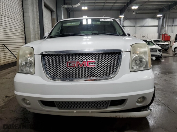 2007 GMC Yukon Denali with VIN 1GKFK63827J252365, listed as a Copart auction lot 71965744 with 177,332 mi miles and Salvage Title. Bid and sale history available at carsss.com. Image 5.