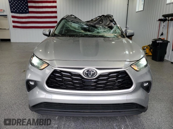 2022 Toyota Highlander XLE with VIN 5TDGZRBH4NS560801, listed as a Copart auction lot 63817915 with 64,557 mi miles and Salvage title. Bid and sale history available at DreamBid. Image 5.
