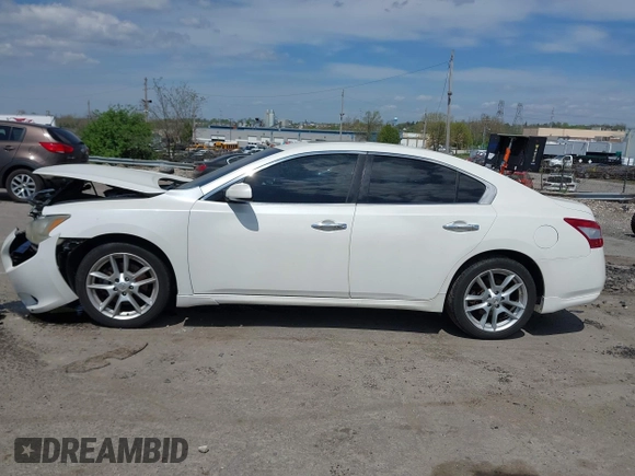 2010 Nissan Maxima 3.5 SV with VIN 1N4AA5AP1AC846119, listed as a IAAI auction lot 42091474 with 146,750 mi miles. Bid and sale history available at carsss.com. Image 13.
