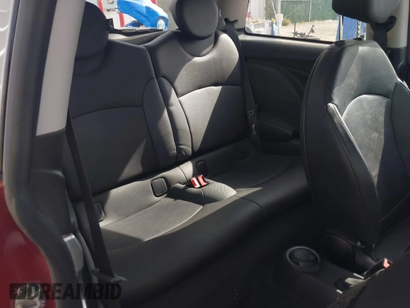 2009 MINI Hardtop z VIN WMWMF33579TW73000, wystawiony jako IAAI lot #42244237 z przebiegiem 108 332 mil mil oraz . Historia ofert i sprzedaży dostępna na DreamBid. Obrazek 8.