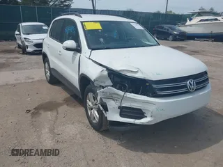2016 Volkswagen Tiguan S z VIN WVGAV7AX8GK000056, wystawiony jako IAAI lot #42154952 z przebiegiem 100 119 mil mil oraz . Historia ofert i sprzedaży dostępna na DreamBid. Obrazek 1.