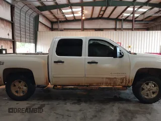 2011 Chevrolet Silverado 1500 LT with VIN 3GCPKSE34BG310982, listed as a IAAI auction lot 41053374 with 278,024 mi miles. Bid and sale history available at carsss.com. Image 13.