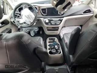 2017 Chrysler Pacifica Touring with VIN 2C4RC1DG6HR610644, listed as a Copart auction lot 63531525 with 92,381 mi miles and Clean title. Bid and sale history available at DreamBid. Image 8.
