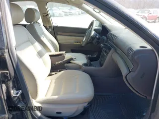 2001 Audi A4 with VIN WAUDC68DX1A140925, listed as a IAAI auction lot 41723866 with 195,619 mi miles. Bid and sale history available at carsss.com. Image 5.
