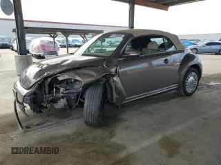 2013 Volkswagen Beetle 2.5L w/Sound/Nav z VIN 3VW5P7AT0DM823482, wystawiony jako Copart lot #47396005 z przebiegiem 90 418 mil mil oraz Szkoda całkowita • Salvage title. Historia ofert i sprzedaży dostępna na DreamBid. Obrazek 1.