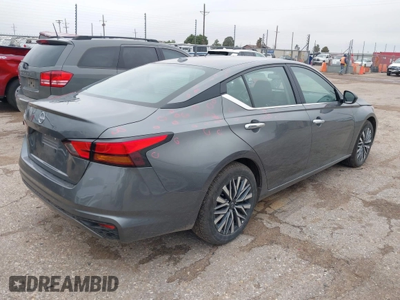 2025 Nissan Altima SV z VIN 1N4BL4DV8SN382058, wystawiony jako IAAI lot #42188230 z przebiegiem 4 577 mil mil oraz . Historia ofert i sprzedaży dostępna na DreamBid. Obrazek 4.