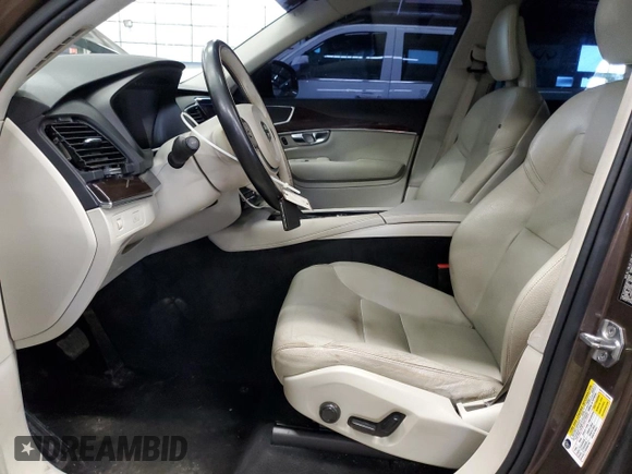 2017 Volvo XC90 Momentum z VIN YV4A22PK9H1115068, wystawiony jako Copart lot #54205205 z przebiegiem 130 082 mil mil oraz Czysty tytuł • Clean title. Historia ofert i sprzedaży dostępna na DreamBid. Obrazek 7.