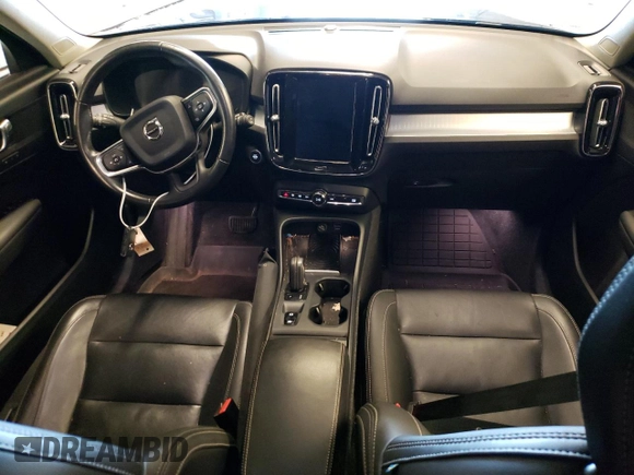 2019 Volvo XC40 Momentum with VIN YV4162XZ2K2009550, listed as a Copart auction lot 62205663 with 61,363 mi miles. Bid and sale history available at carsss.com. Image 8.