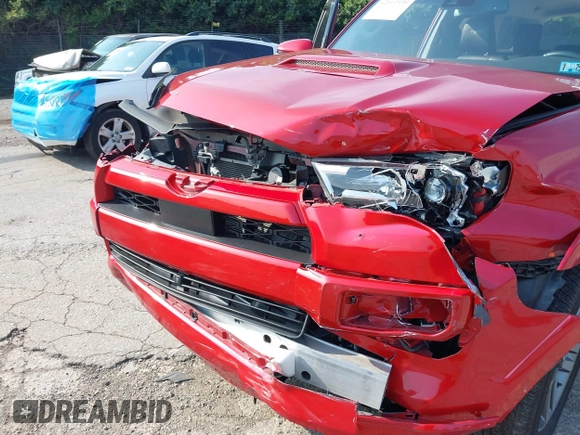 2022 Toyota 4Runner TRD Sport with VIN JTESU5JR2N6013405, listed as a IAAI auction lot 42611930 with 31,895 mi miles and . Bid and sale history available at DreamBid. Image 6.