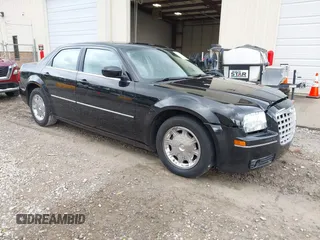 2006 Chrysler 300 Touring z VIN 2C3KA53G06H114908, wystawiony jako IAAI lot #42264556 z przebiegiem 102 320 mil mil oraz . Historia ofert i sprzedaży dostępna na DreamBid. Obrazek 1.