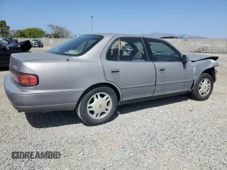 1994 Toyota Camry LE z VIN JT2GK12E6R0055565, wystawiony jako Copart lot #54031255 z przebiegiem 240 841 mil mil oraz Szkoda całkowita • Salvage title. Historia ofert i sprzedaży dostępna na DreamBid. Obrazek 3.