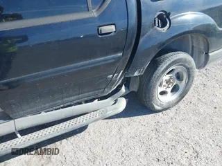 2004 Ford Explorer Sport Trac XLS z VIN 1FMZU67K04UB59407, wystawiony jako IAAI lot #41849511 z przebiegiem 235 858 mil mil oraz . Historia ofert i sprzedaży dostępna na DreamBid. Obrazek 6.