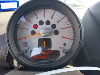 2014 MINI Countryman S z VIN WMWZC3C50EWP51835, wystawiony jako IAAI lot #42338211 z przebiegiem 137 371 mil mil oraz . Historia ofert i sprzedaży dostępna na DreamBid. Obrazek 7.