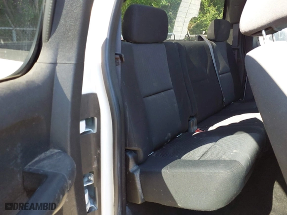 2013 Chevrolet Silverado 1500 LT with VIN 1GCRCSE06DZ138212, listed as a IAAI auction lot 42088561 with 261,922 mi miles. Bid and sale history available at carsss.com. Image 8.